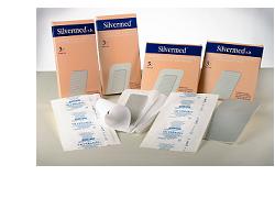 MEDICAZIONE ARGENTO METALLICO MICRONIZZATO STERILE CON BORDO ADESIVO SILVERMED ST AG 10X10CM 5 PEZZI - Farmacianumberone.it