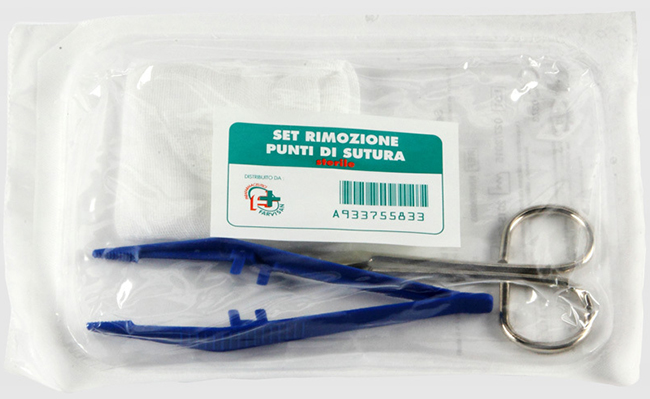 SET PER LA RIMOZIONE DEI PUNTI DI SUTURA COMPOSTO DA 1 FORBICE 1 PINZETTA 2 COMPRESSE DI GARZA DI COTONE - Farmacianumberone.it